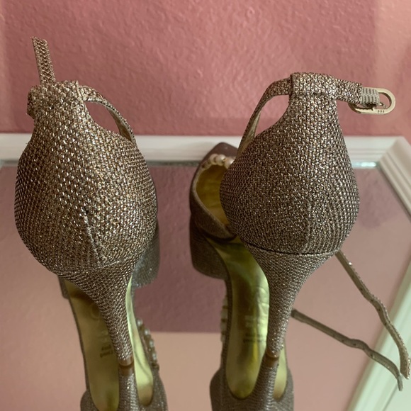 Adrianna Papell women’s Aurora pump - Picture 3 of 8